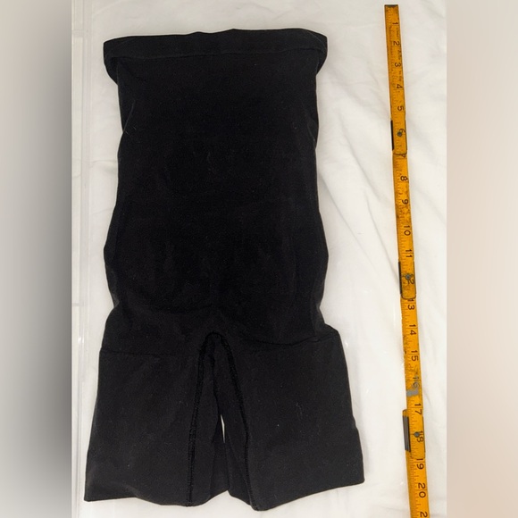 SPANX High Waisted Shapewear Shorts - Picture 2 of 7